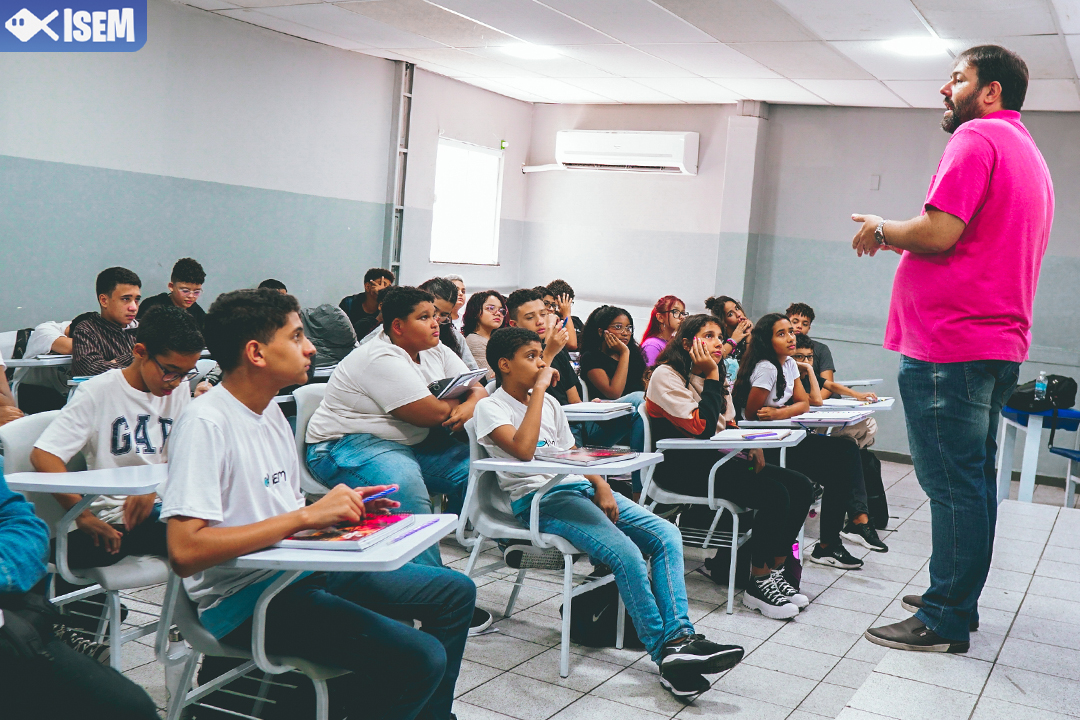 Turma da Educação Fundamental II do ISEM Escola em Duque de Caxias — 6º ao 9º ano