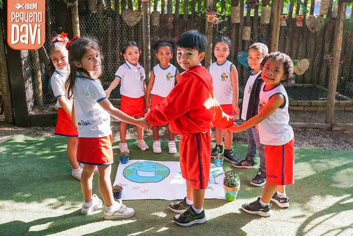 Alunos na ISEM Escola